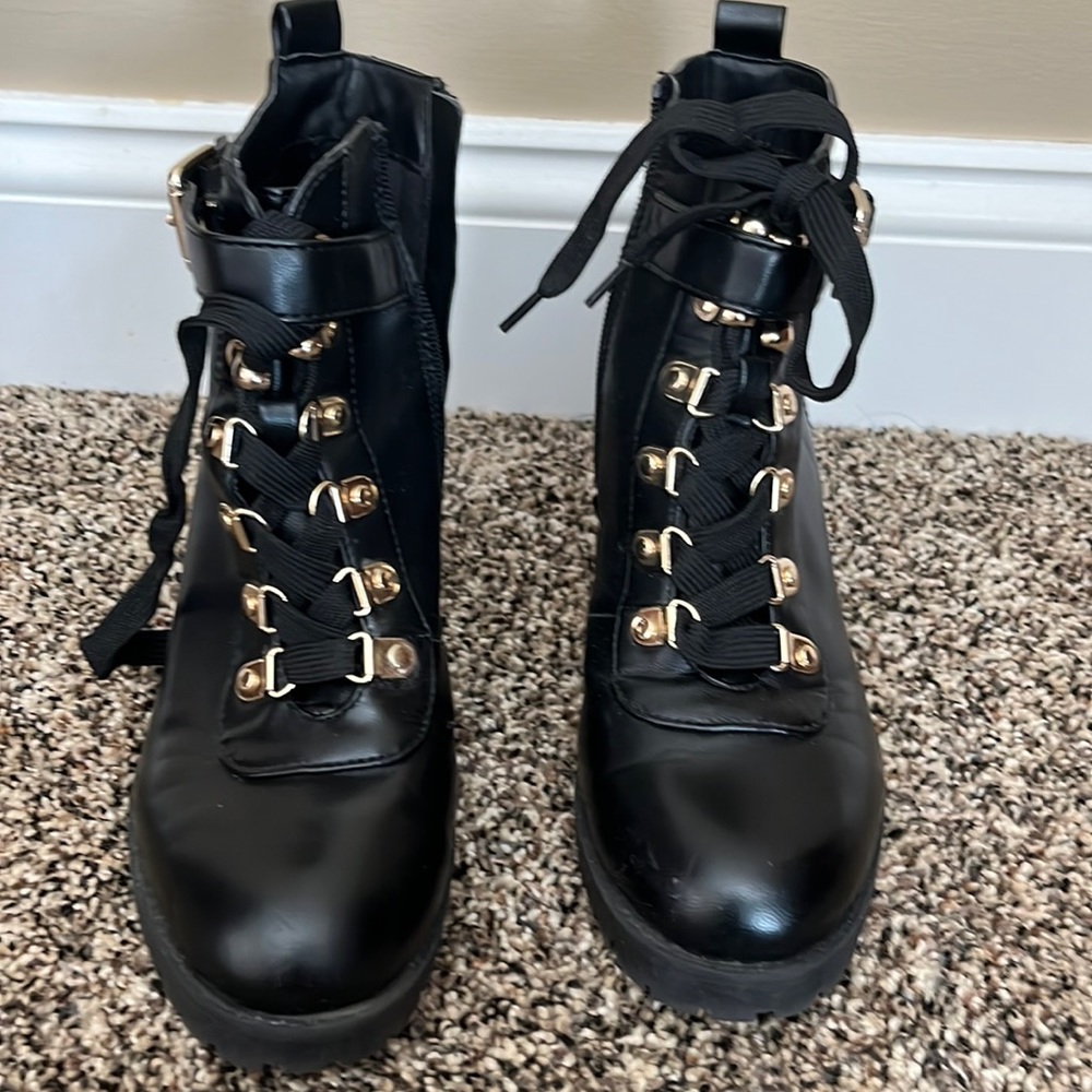 Black Wild Pair Leatherlike Boots Sz 6